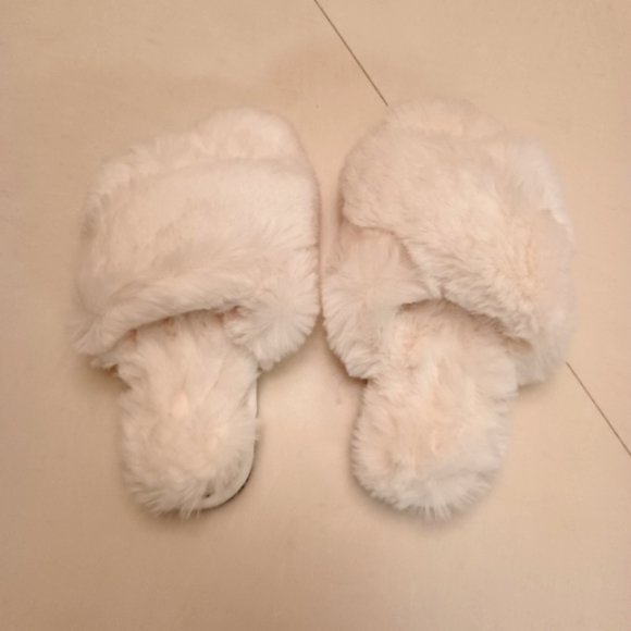 Shoes Womens Fluffy Slippers Poshmark